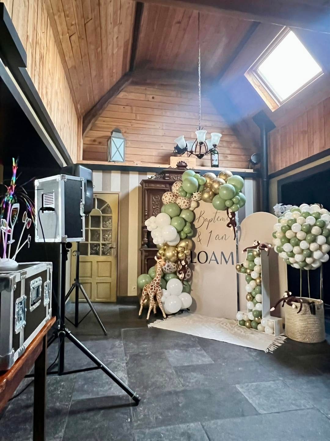 Photobooth installé pour un baptême sur le thème de la jungle